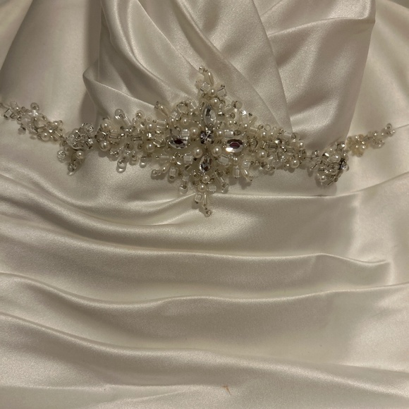 Wedding Dress - Picture 1 of 4